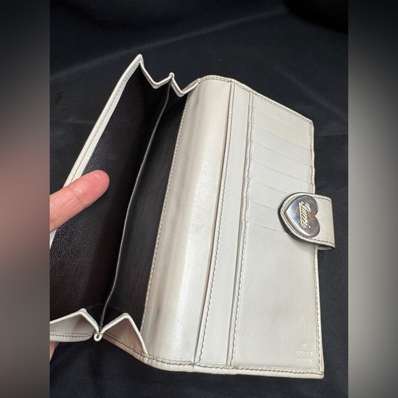 Gucci Tan and Brown GG Monogram Wallet - Picture 10 of 16